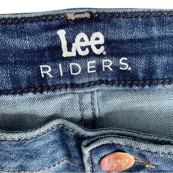 Wmn’s Cropped Lee Riders Capri Jeans - Picture 11 of 16